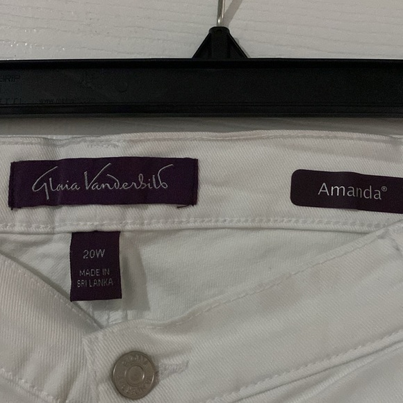 Women’s White Tapered Leg Classic Rise Jeans - Picture 3 of 4